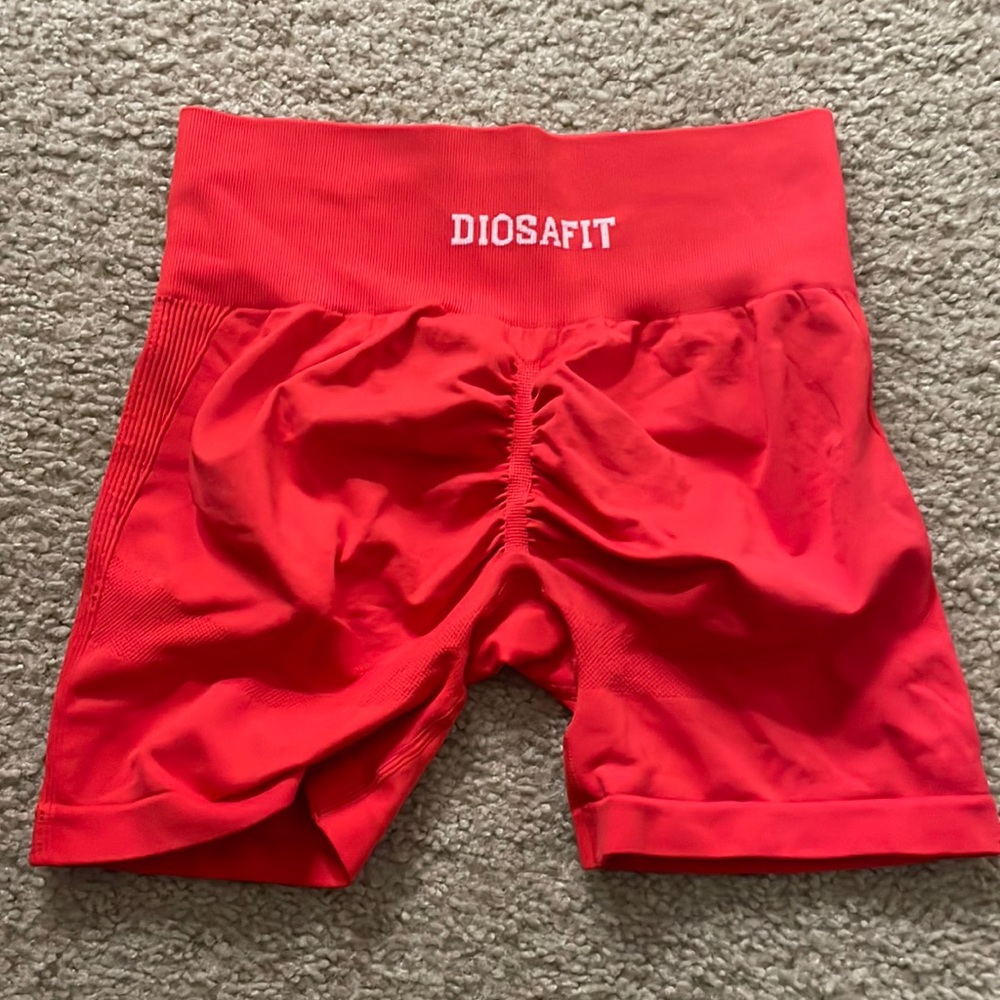 DIOSA FIT red shorts
